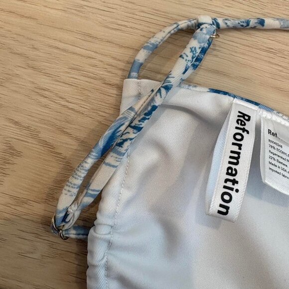 Reformation Small bikini top Cute blue/tropical print - Picture 3 of 6
